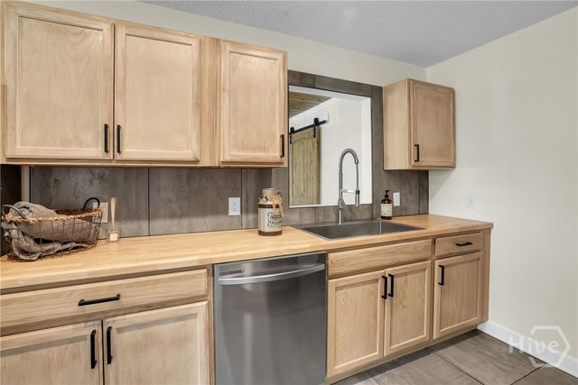 28 Gerald Drive, Savannah, GA 31406