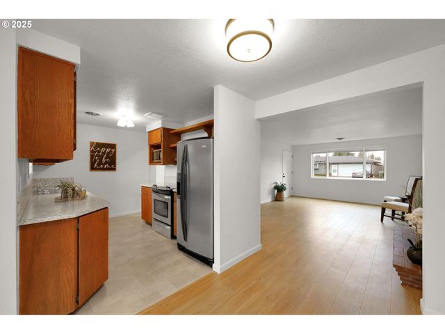 837 ARMSTRONG Ave, Eugene, OR 97404