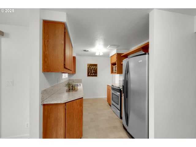 837 ARMSTRONG Ave, Eugene, OR 97404