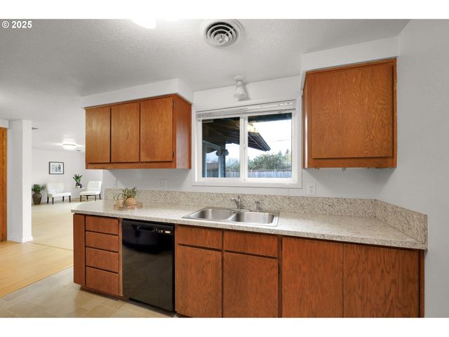 837 ARMSTRONG Ave, Eugene, OR 97404