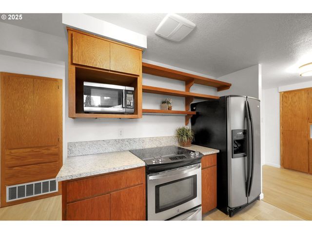 837 ARMSTRONG Ave, Eugene, OR 97404