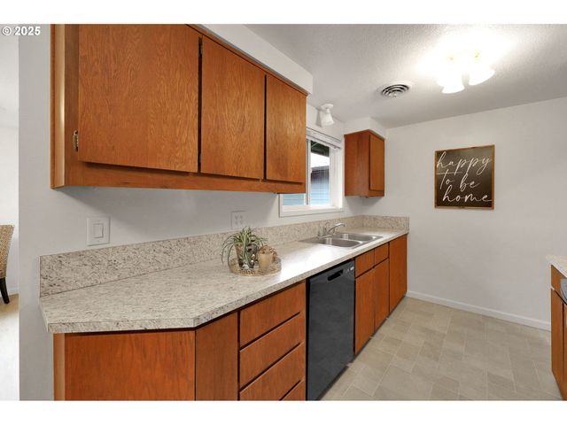 837 ARMSTRONG Ave, Eugene, OR 97404