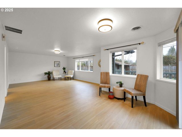 837 ARMSTRONG Ave, Eugene, OR 97404