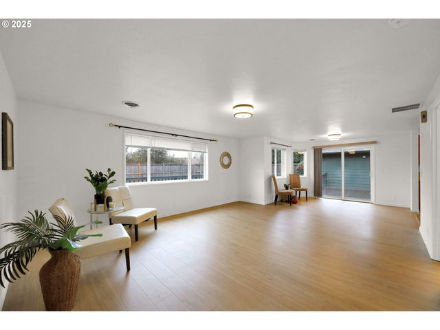 837 ARMSTRONG Ave, Eugene, OR 97404