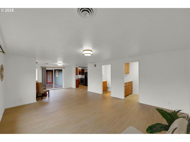 837 ARMSTRONG Ave, Eugene, OR 97404