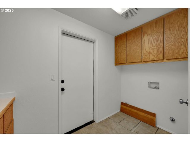 837 ARMSTRONG Ave, Eugene, OR 97404