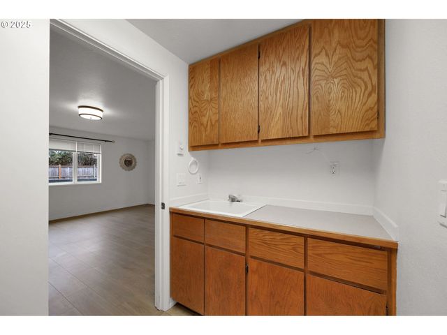 837 ARMSTRONG Ave, Eugene, OR 97404