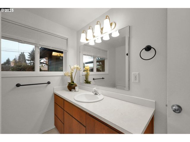 837 ARMSTRONG Ave, Eugene, OR 97404