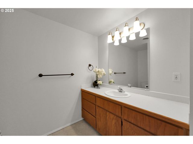 837 ARMSTRONG Ave, Eugene, OR 97404