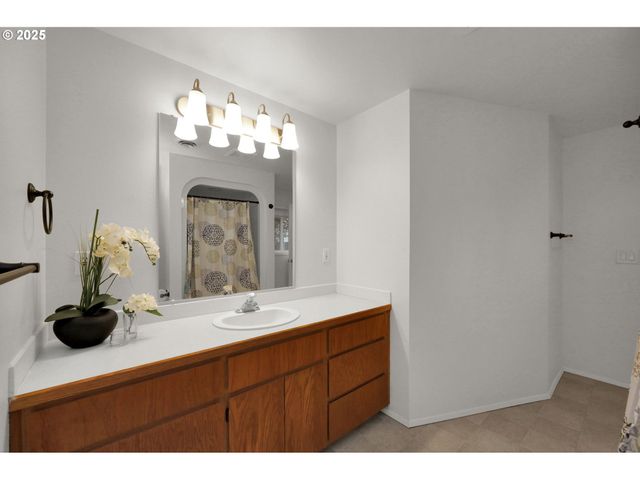 837 ARMSTRONG Ave, Eugene, OR 97404