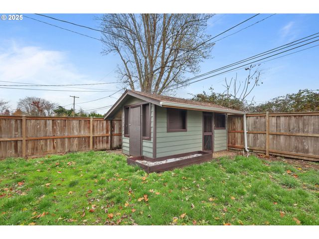 837 ARMSTRONG Ave, Eugene, OR 97404