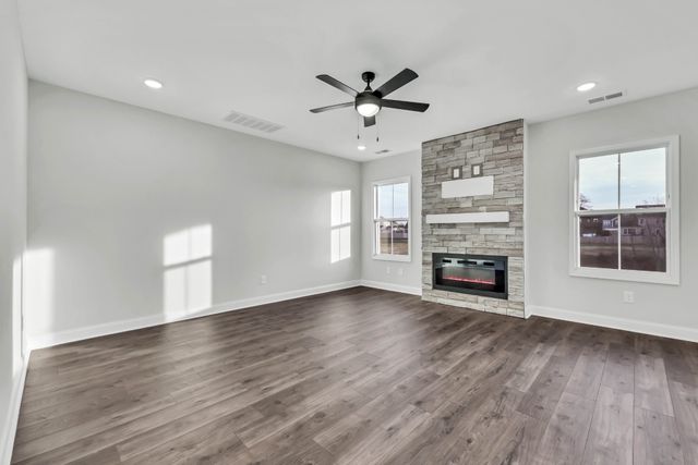 2685 Brewster Dr, Clarksville, TN 37042