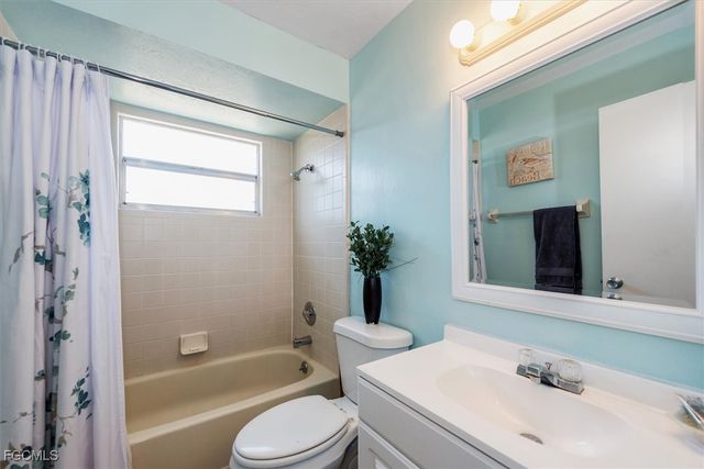 10746 Lemontree CT, Lehigh Acres, FL 33936