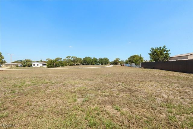 10746 Lemontree CT, Lehigh Acres, FL 33936