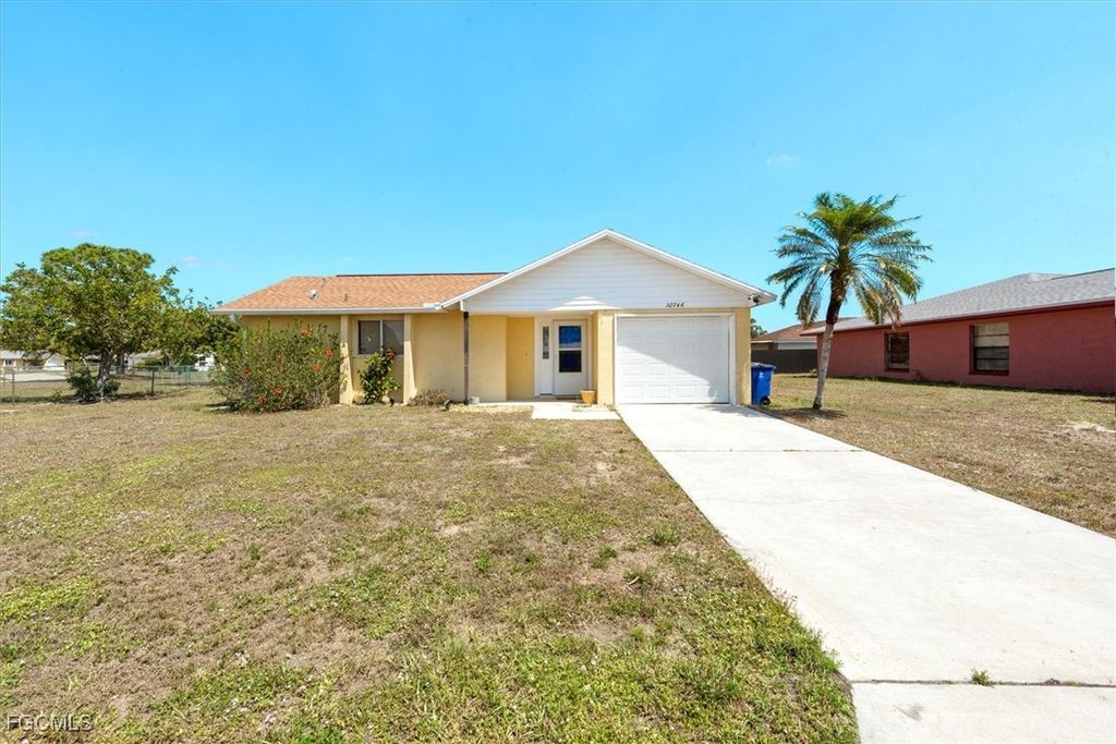 10746 Lemontree CT, Lehigh Acres, FL 33936