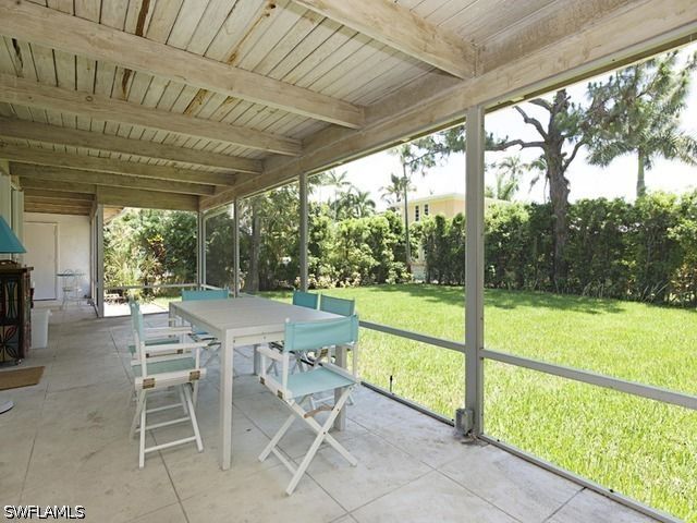 116 3RD ST N, Naples, FL 34102