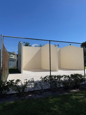 1110 GREEN PINE Boulevard C2, West Palm Beach, FL 33409