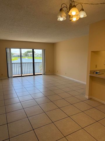 1110 GREEN PINE Boulevard C2, West Palm Beach, FL 33409