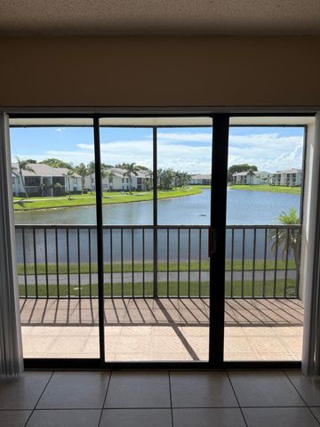 1110 GREEN PINE Boulevard C2, West Palm Beach, FL 33409