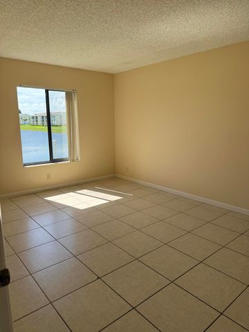 1110 GREEN PINE Boulevard C2, West Palm Beach, FL 33409