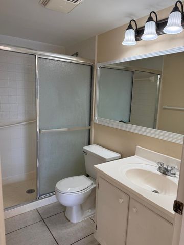 1110 GREEN PINE Boulevard C2, West Palm Beach, FL 33409