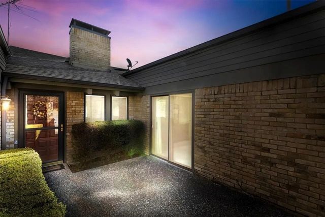 8350 Southmeadow Circle, Dallas, TX 75231