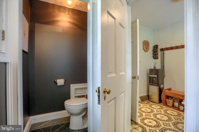 10 W LAKE AVE, Baltimore, MD 21210