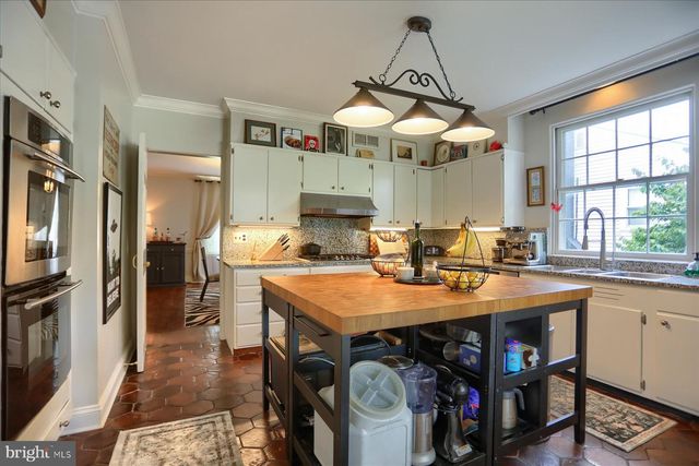 10 W LAKE AVE, Baltimore, MD 21210