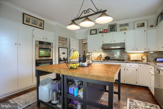 10 W LAKE AVE, Baltimore, MD 21210