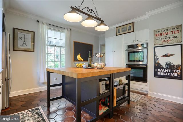 10 W LAKE AVE, Baltimore, MD 21210