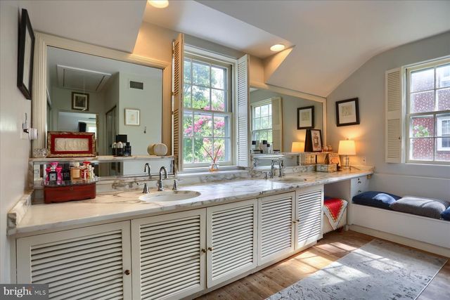 10 W LAKE AVE, Baltimore, MD 21210
