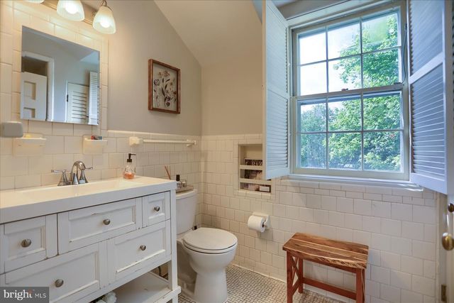 10 W LAKE AVE, Baltimore, MD 21210
