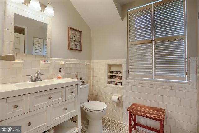10 W LAKE AVE, Baltimore, MD 21210