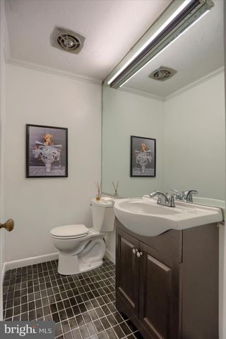 10 W LAKE AVE, Baltimore, MD 21210