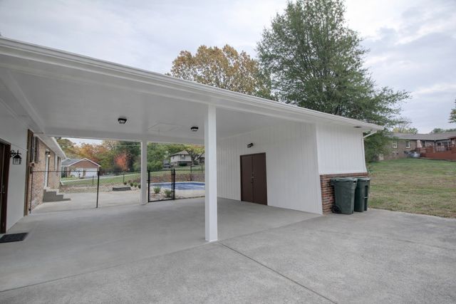 211 General Forrest Dr, Springfield, TN 37172