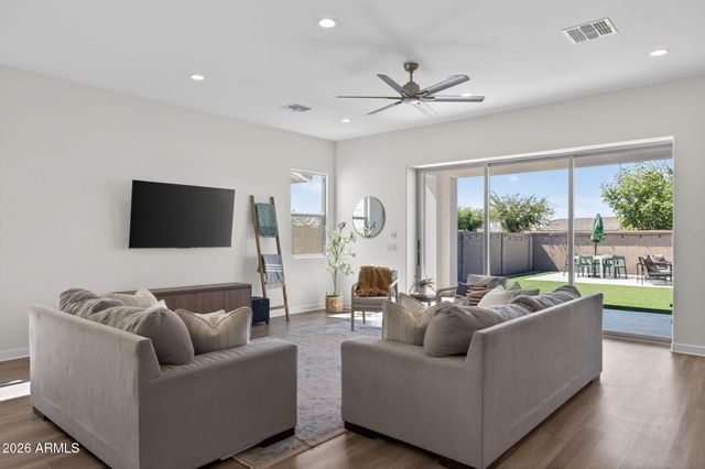 11024 E UTAH Avenue, Mesa, AZ 85212