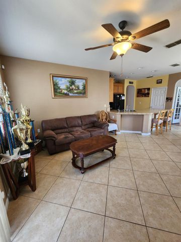 7312 Del Prado Way, Sacramento, CA 95828