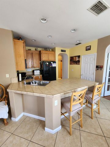 7312 Del Prado Way, Sacramento, CA 95828