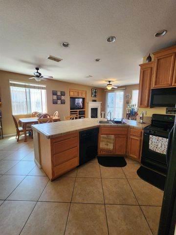 7312 Del Prado Way, Sacramento, CA 95828