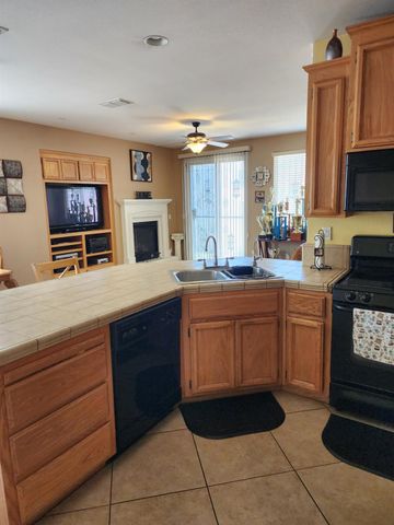 7312 Del Prado Way, Sacramento, CA 95828