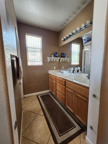 7312 Del Prado Way, Sacramento, CA 95828