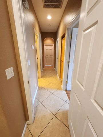 7312 Del Prado Way, Sacramento, CA 95828