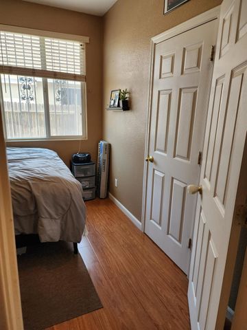 7312 Del Prado Way, Sacramento, CA 95828