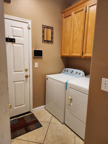 7312 Del Prado Way, Sacramento, CA 95828