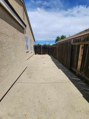 7312 Del Prado Way, Sacramento, CA 95828