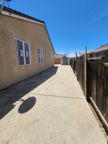 7312 Del Prado Way, Sacramento, CA 95828