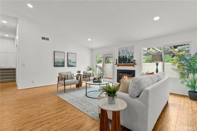 20038 Avenue Of The Oaks, Newhall, CA 91321