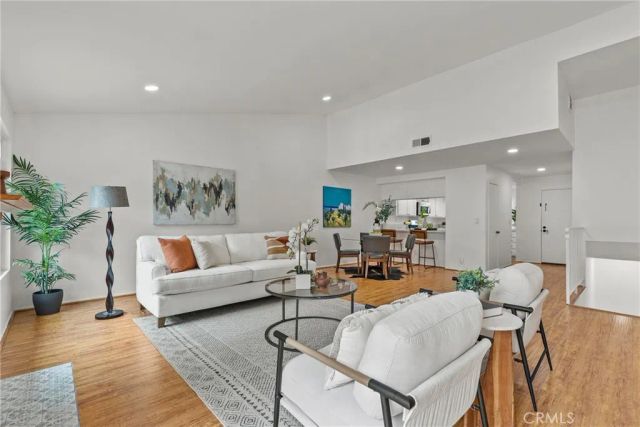 20038 Avenue Of The Oaks, Newhall, CA 91321