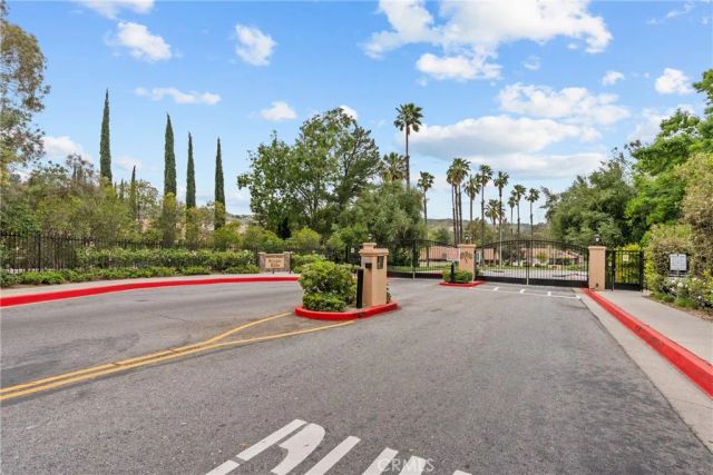 20038 Avenue Of The Oaks, Newhall, CA 91321