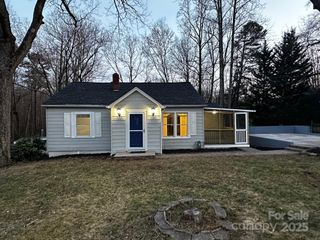 424 20th Avenue NE, Hickory, NC 28601